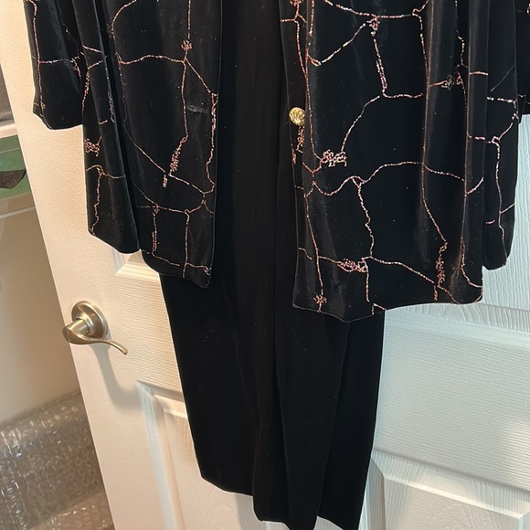 Velvet pantsuit, enhanced with glitter, and Gold size 16 women’s - Picture 5 of 8